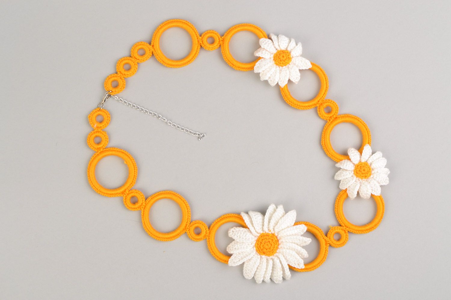 Handmade orange necklace with daisies braided of threads on plastic rings photo 2
