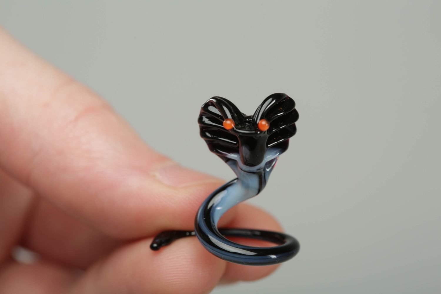 Figura de cristal artesanal Cobra negra foto 4