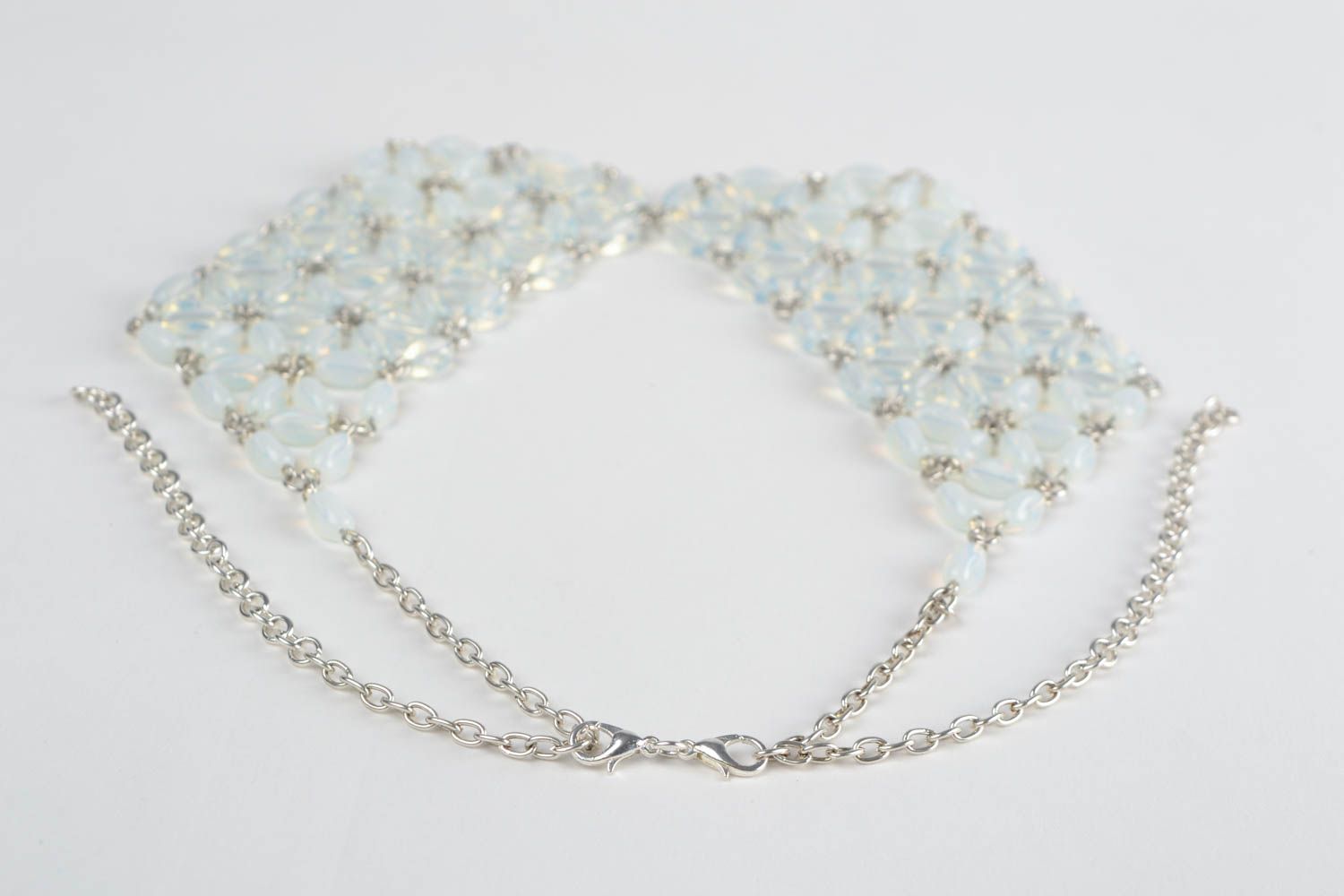 Collier col en perles de verre blanc à motif floral fait main original photo 4