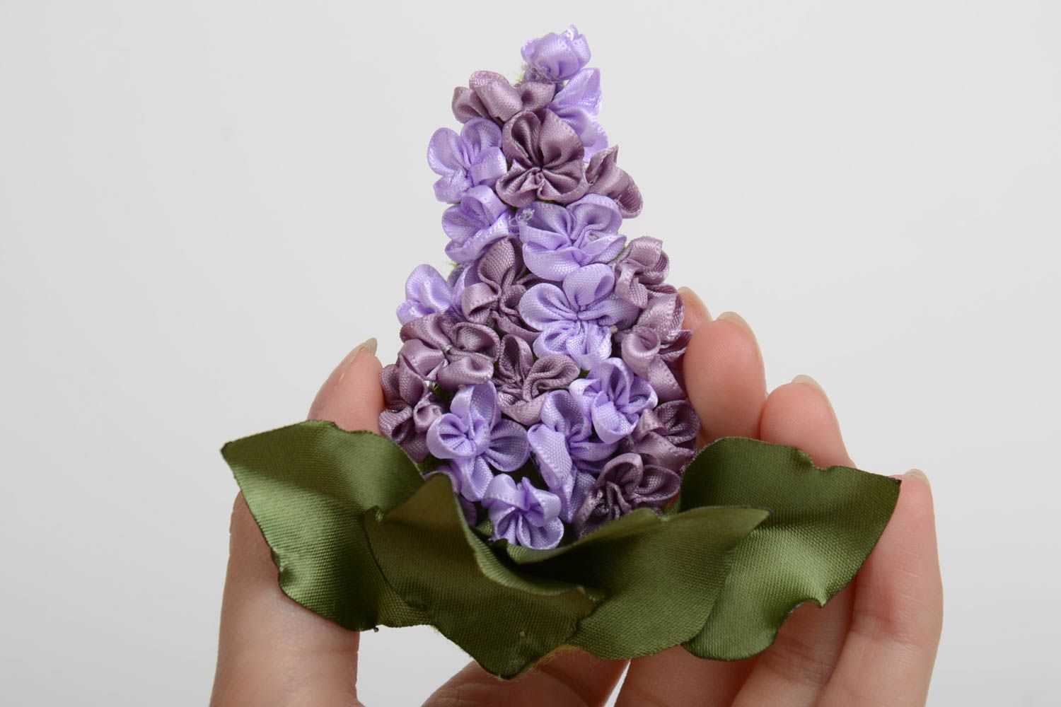 Grande broche fleur de lilas avec feuilles en tissu faite main originale stylée photo 2