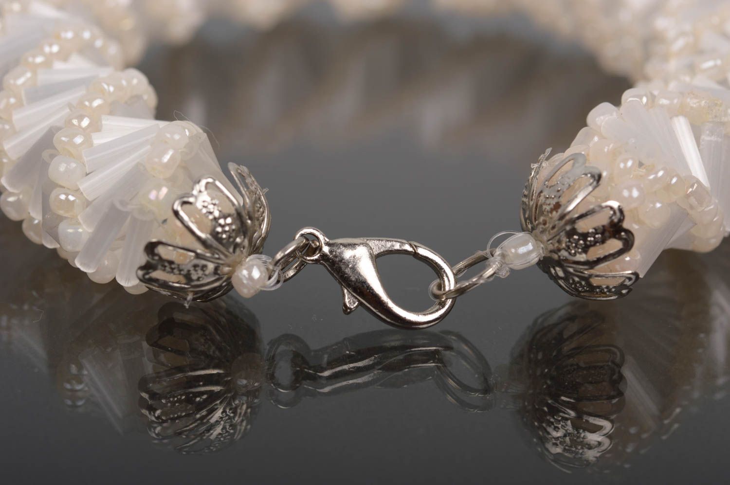 Bracelet spirale Bijou fait main blanc en perles de rocaille Cadeau femme photo 2