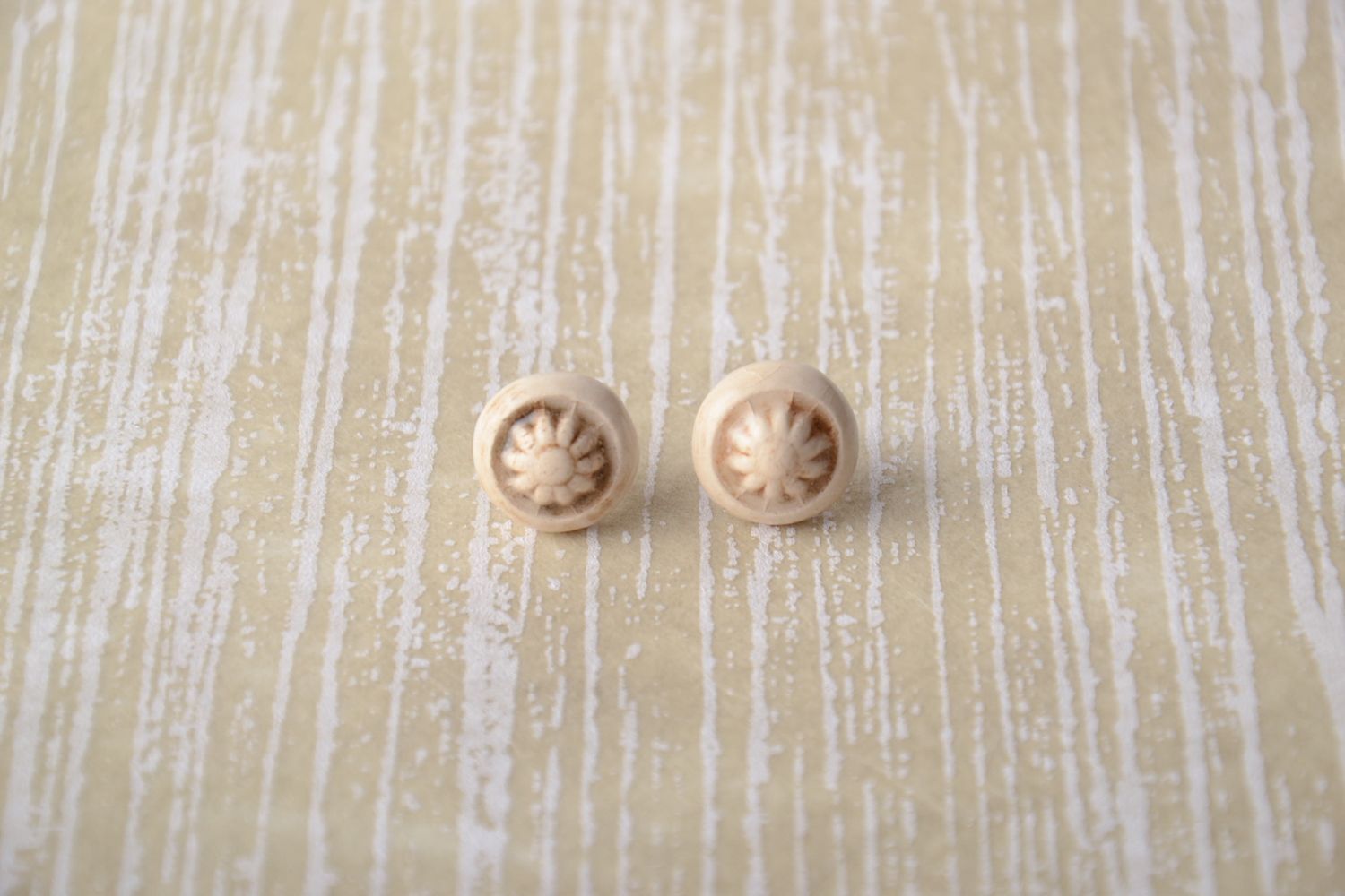 Clay stud earrings with flowers photo 1