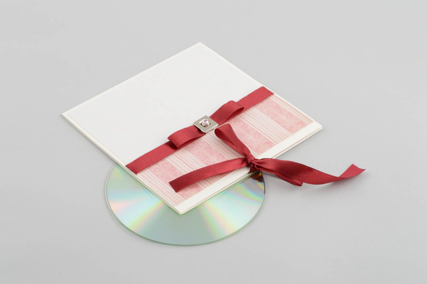 Конверт ручной работы конверт для диска конверт из бумаги с бордовым бантиком фото 2