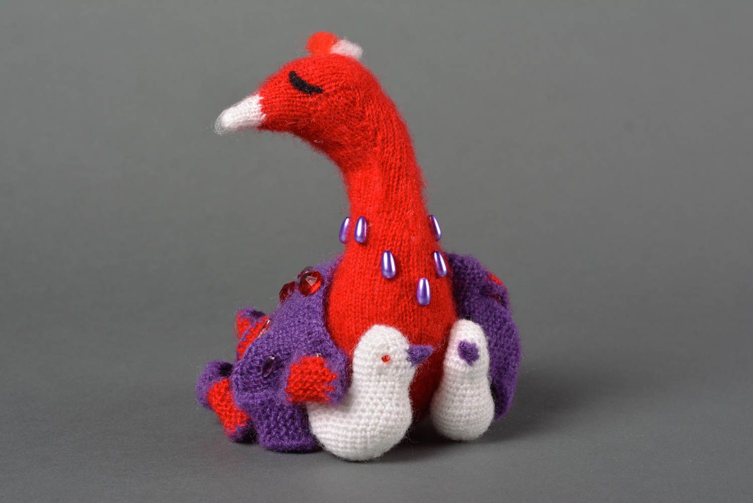 Handgemachtes Spielzeug gestricktes Spielzeug Baby Kuscheltier Vogel mit Küken foto 1