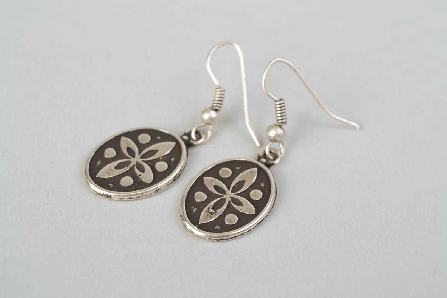 Oval metal earrings with pattern photo 3