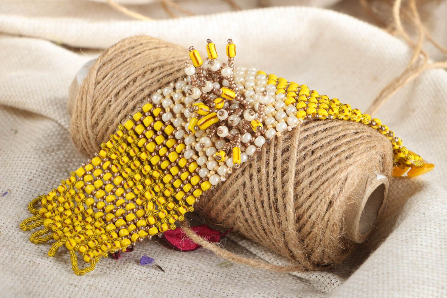 Bracelet jaune de perles de rocaille artisanal photo 5