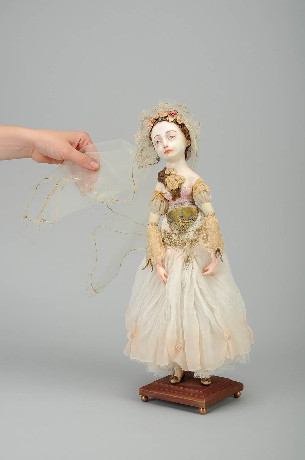 Авторская кукла из антикварных тканей Золотой век фото 2