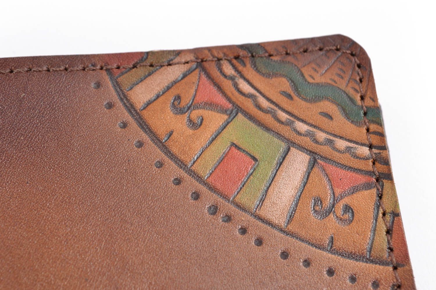 Beau porte-passeport marron en cuir naturel avec peinture style ethnique photo 3