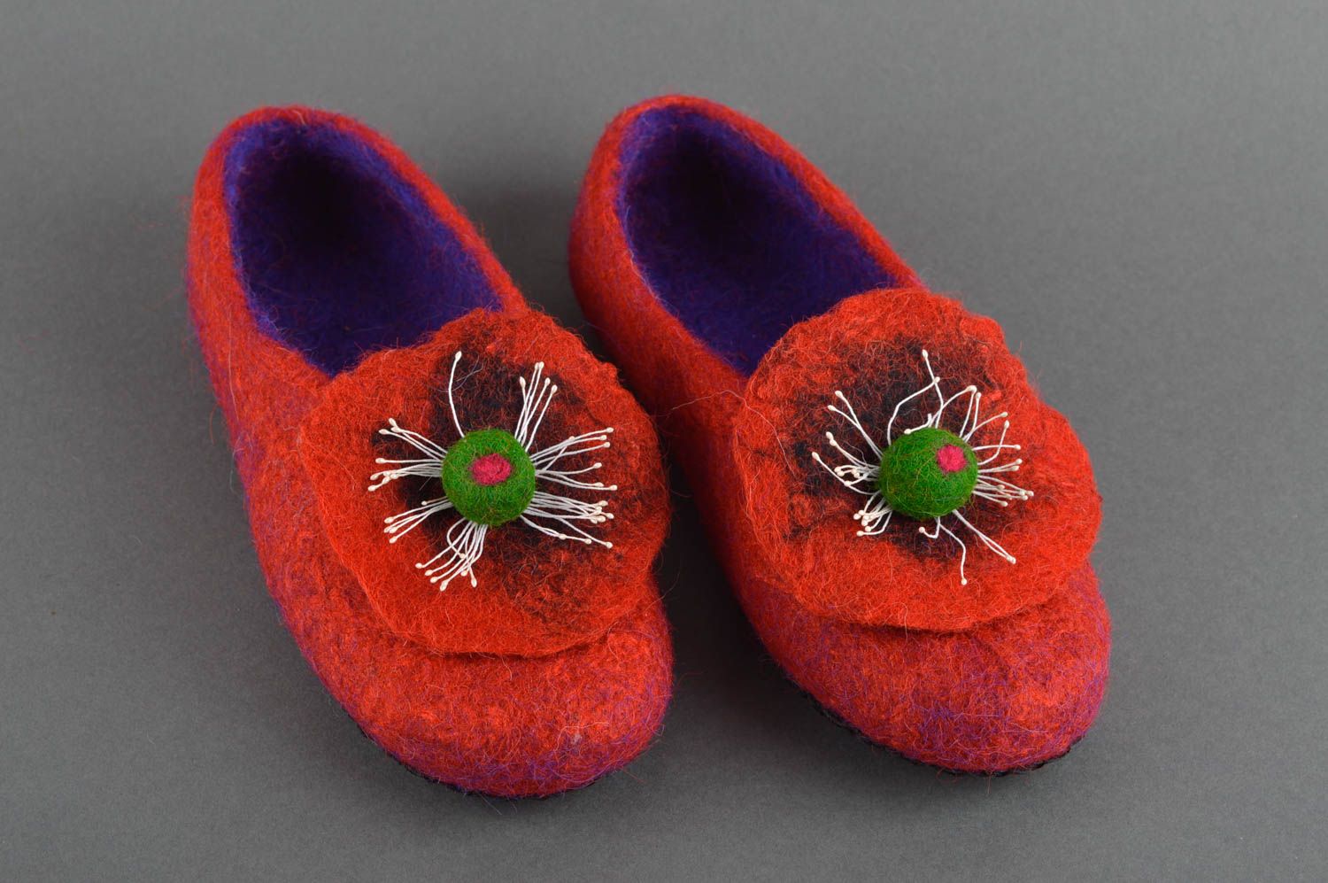 Pantoufles chaudes fait main Chaussons laine rouges Accessoire femme Fleurs photo 1