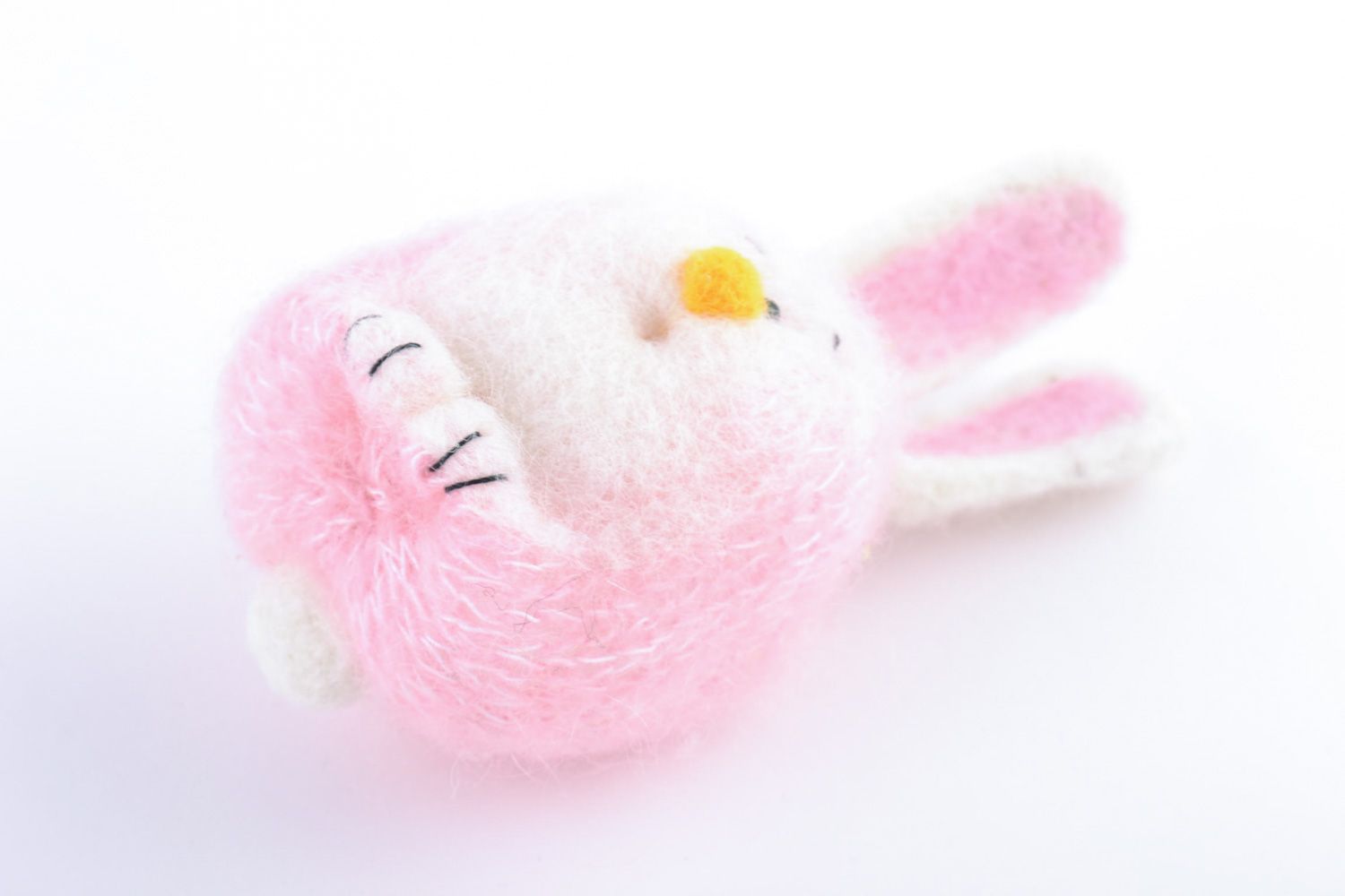 Игрушка заяц с длинными ушами розовый с элементами валяния детский  фото 5