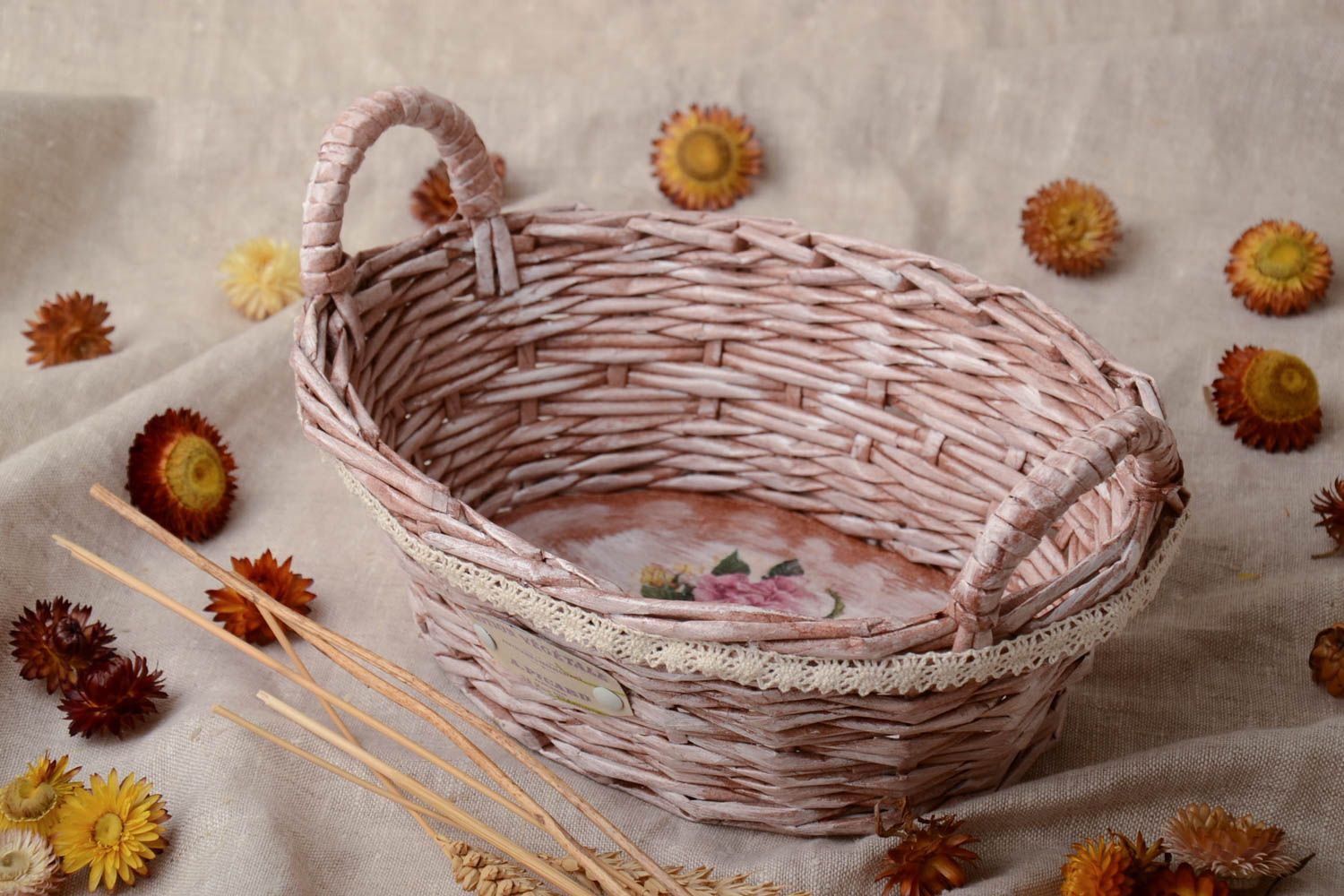 Newspaper basket for bread and fruit photo 1