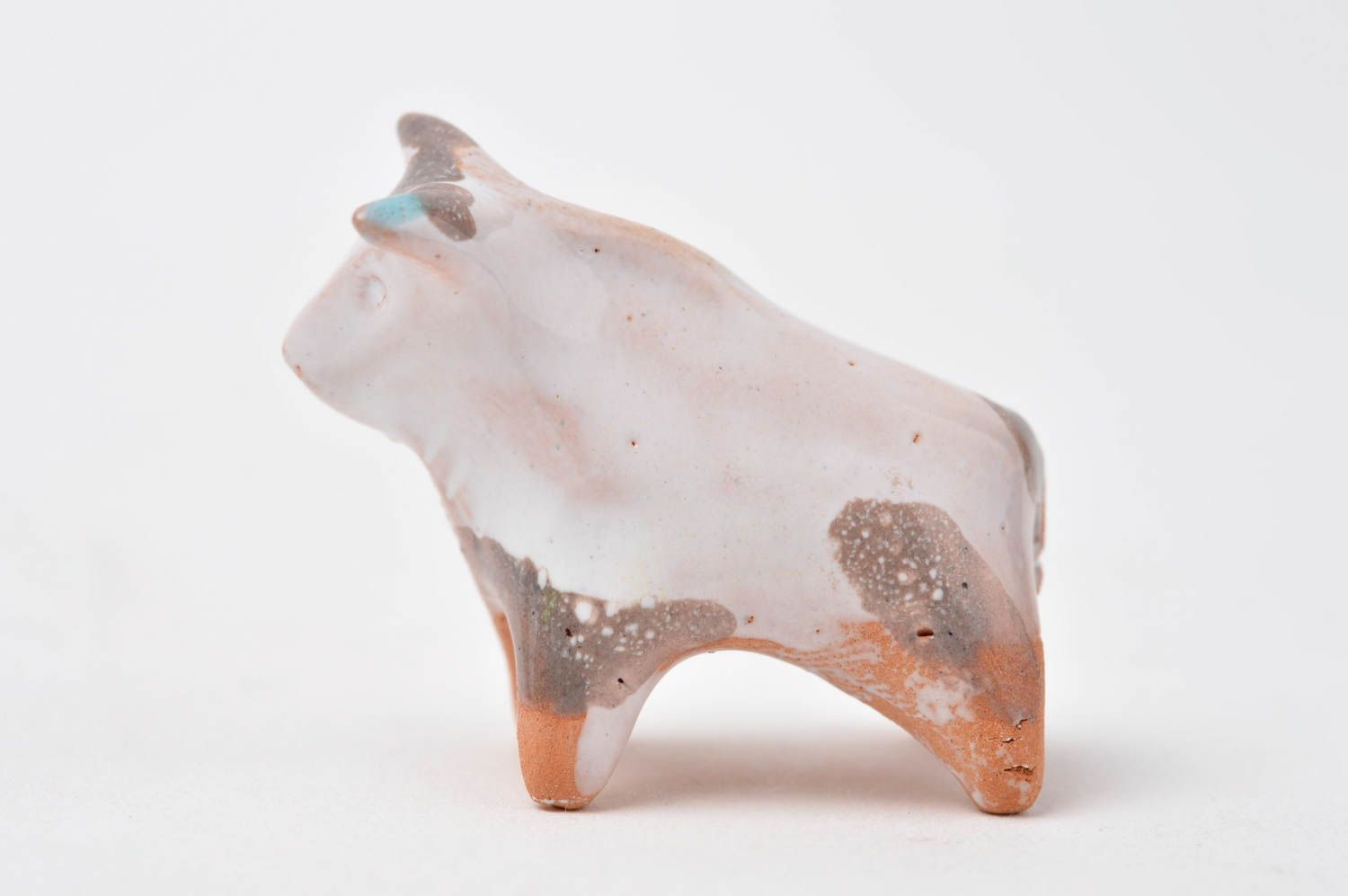 Figura artesanal con forma de toro elemento decorativo souvenir original foto 7