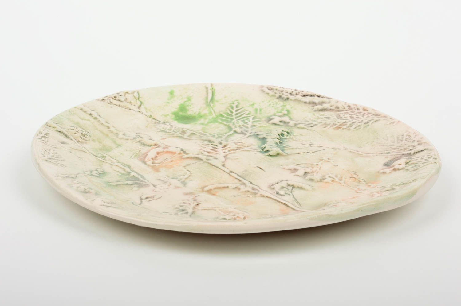 Assiette faite main originale avec dessin en relief vaisselle écologique ronde photo 3