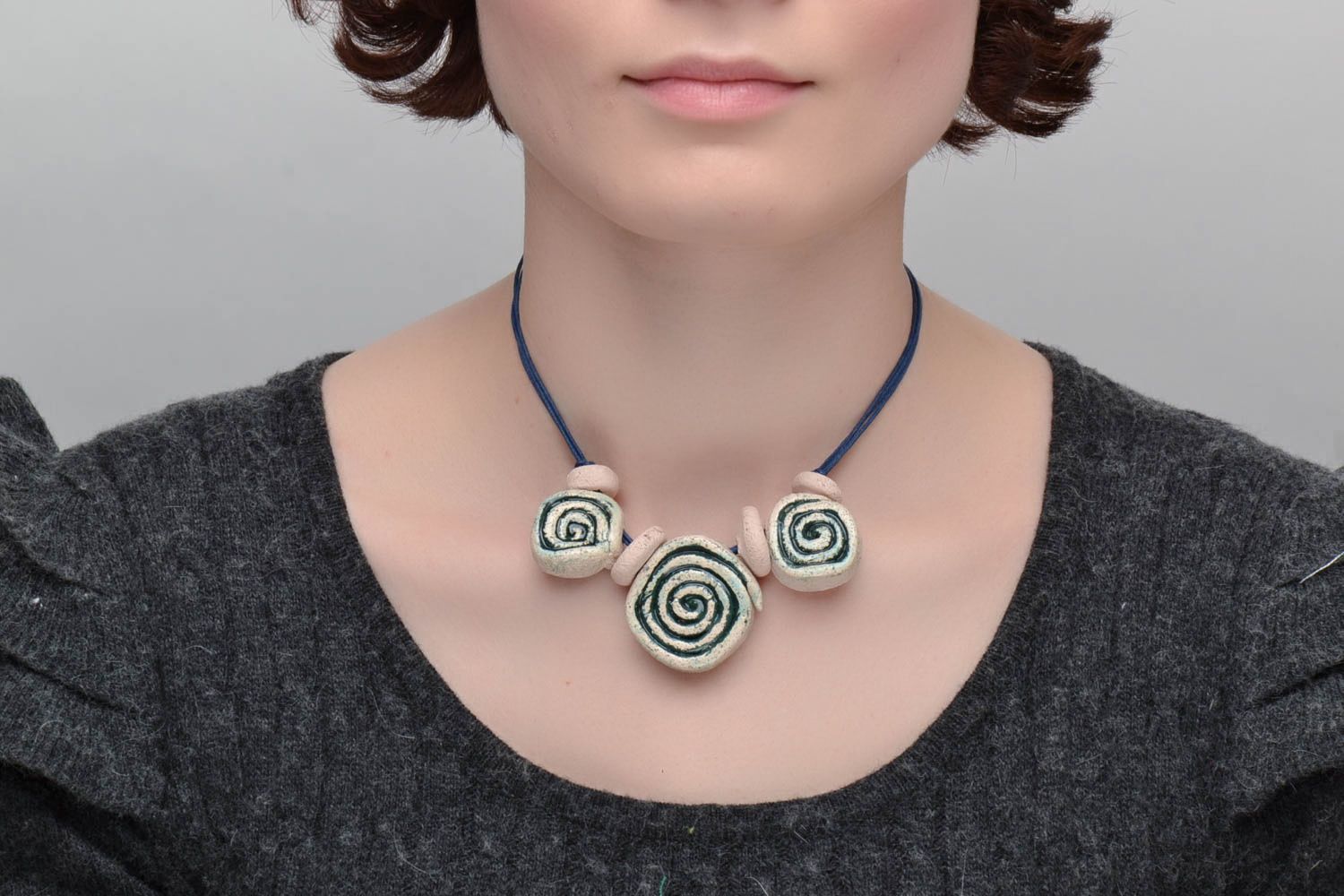 Ceramic necklace painted with engobes and glaze photo 5