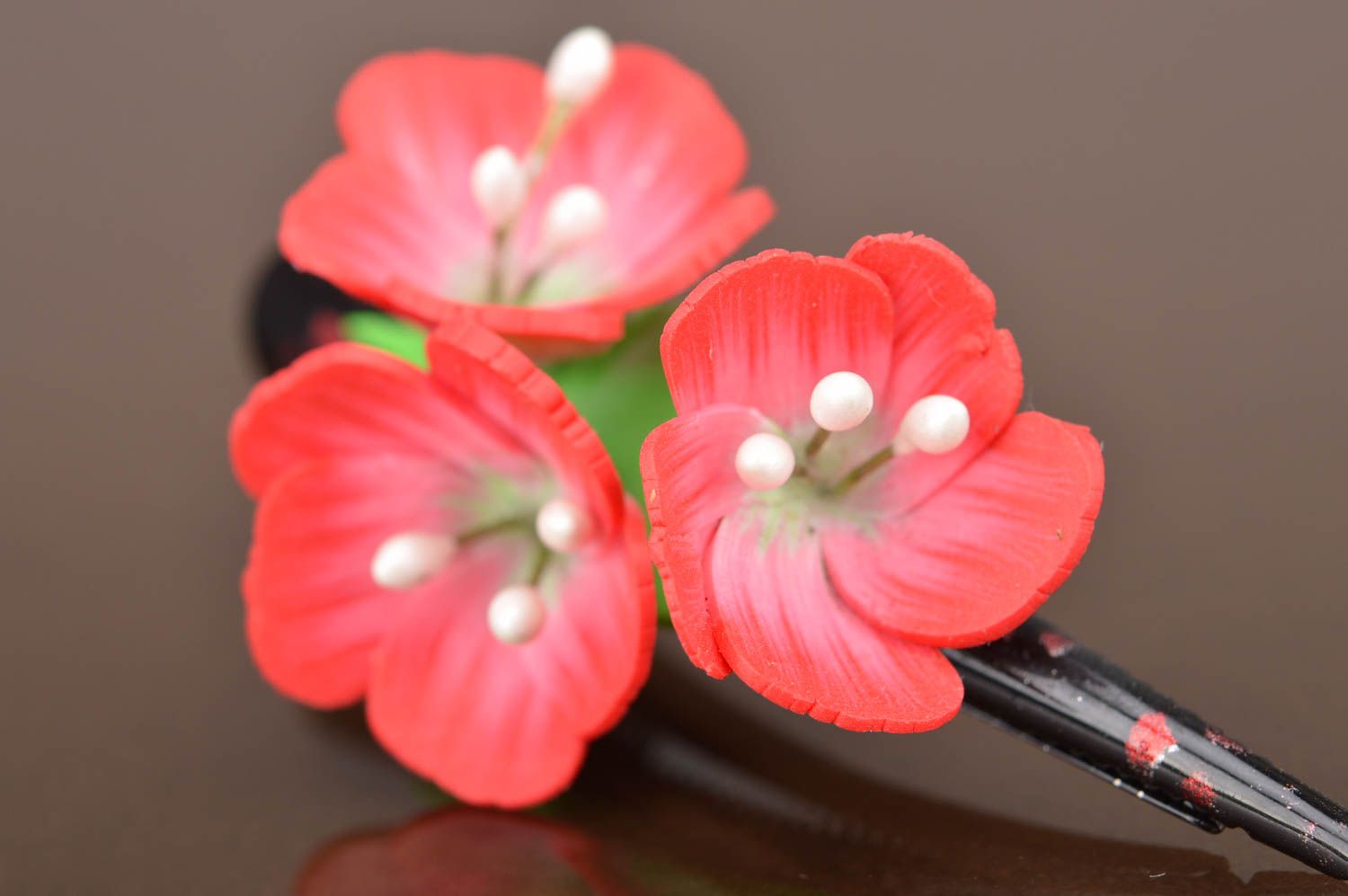 Blumen Haarspange in Rot aus Polymerton auf Metallklemme handgemacht elegant foto 4