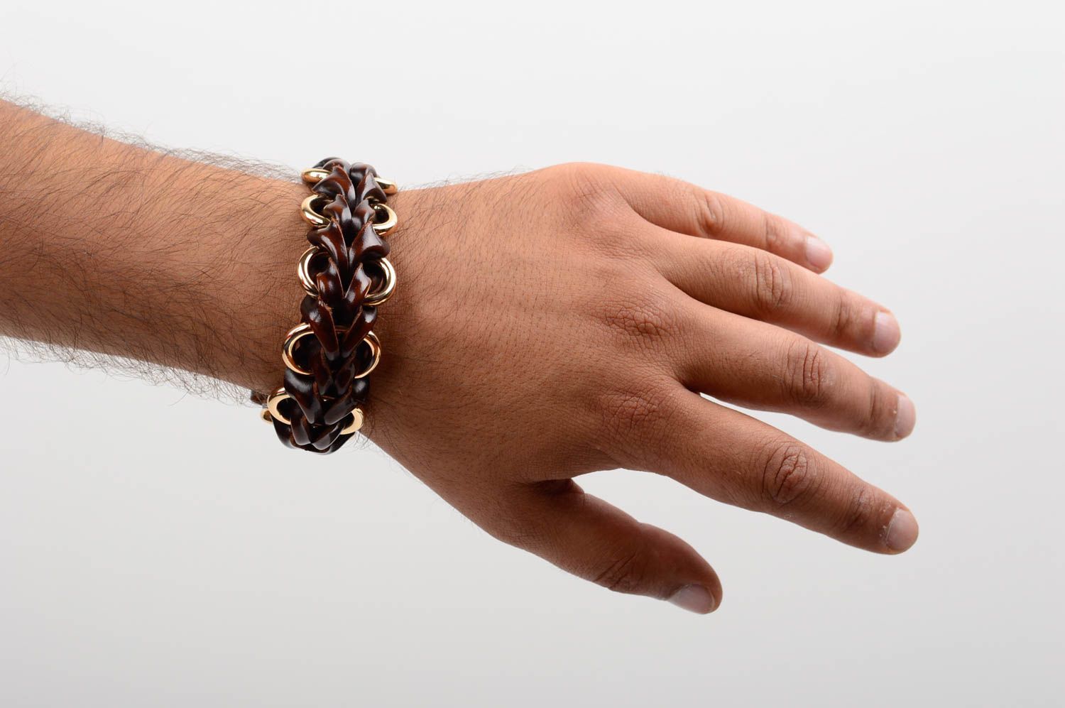 Bracelet en cuir naturel fait main brun tressé design original avec métal photo 4