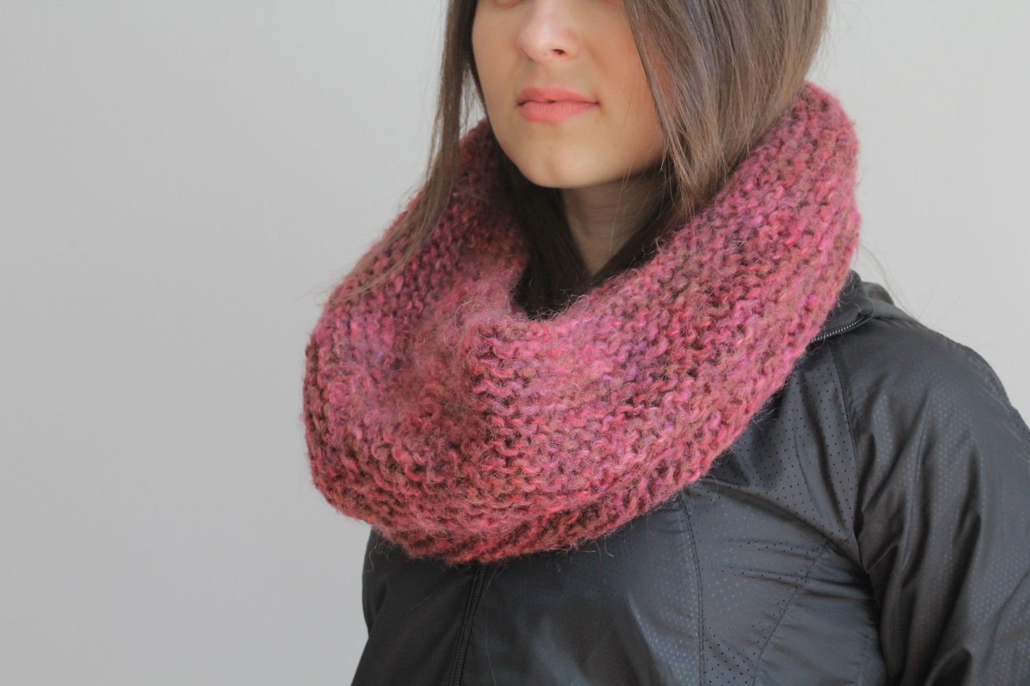 Woolen knitted cowl photo 1