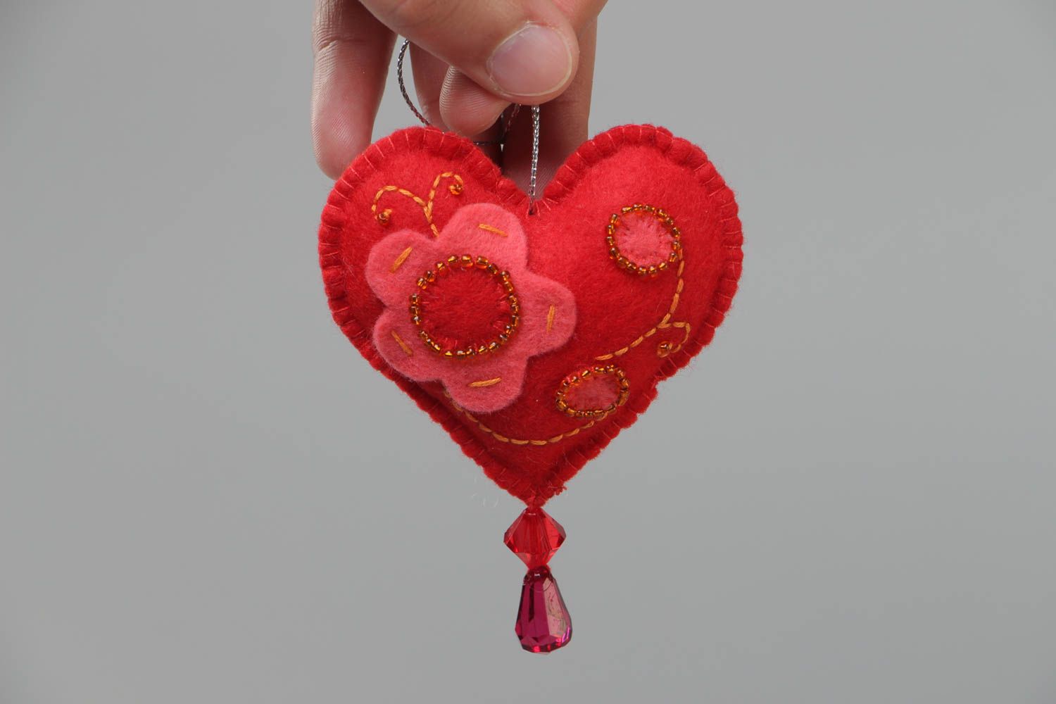 Suspension décorative en feutre coeur rouge faite main originale petite photo 5