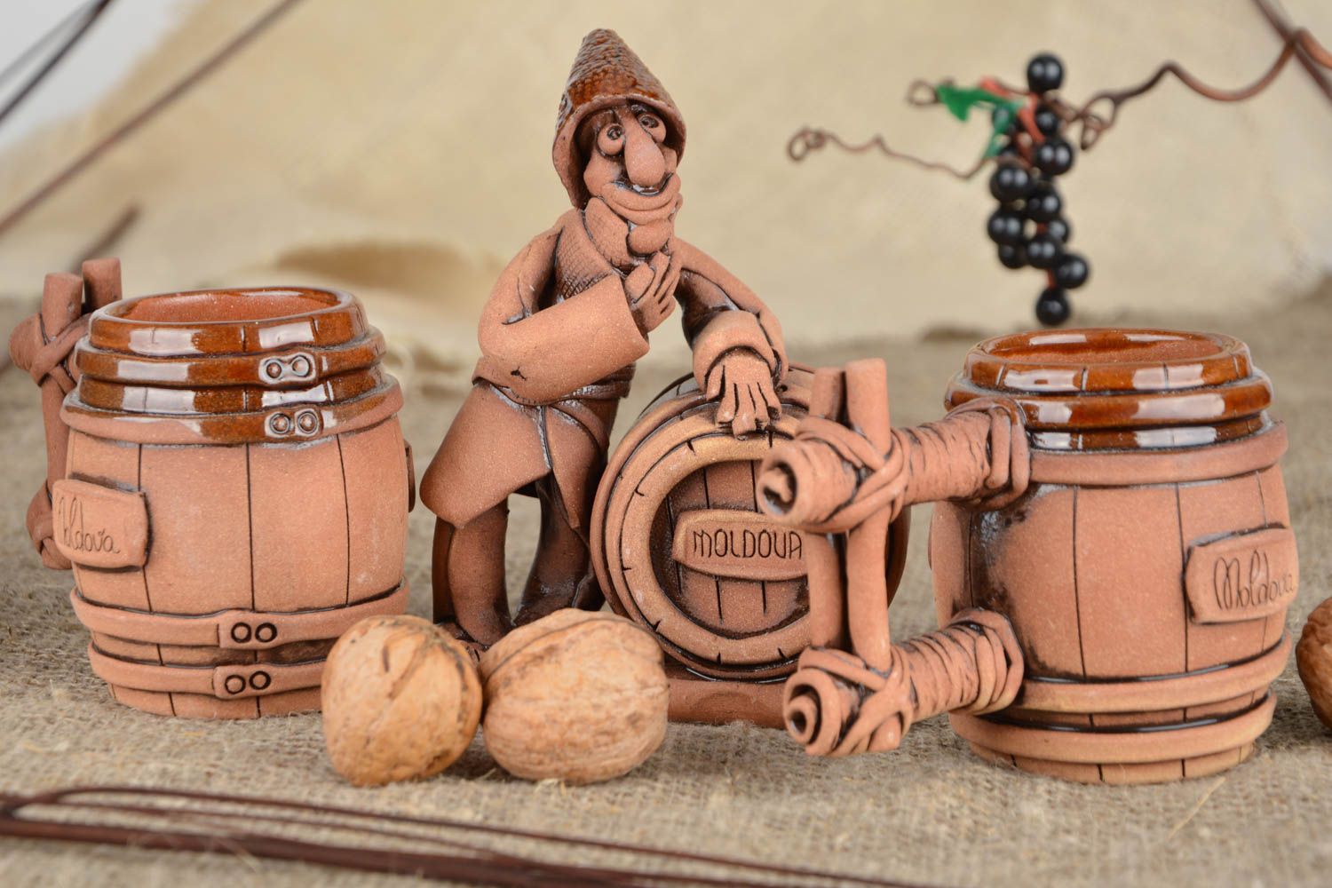 Originelles braunes Bierkrug Set 150 ml mit Figurine aus Ton Weinbauer handmade foto 1
