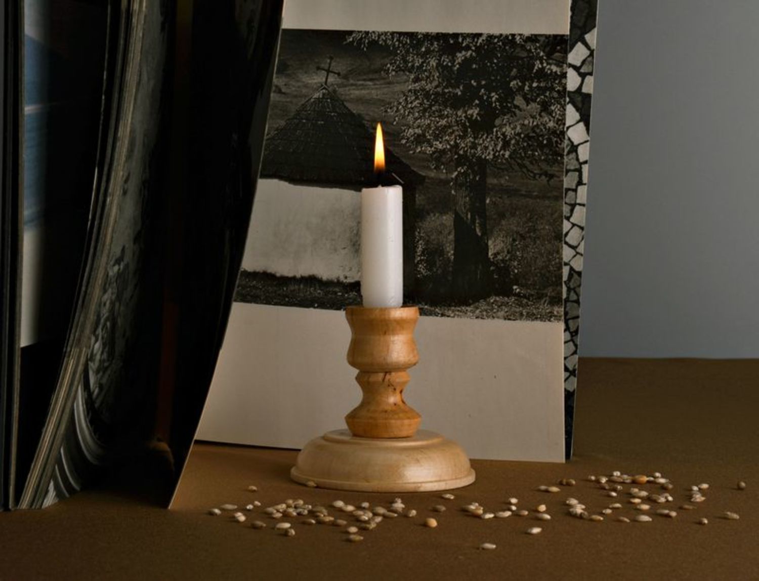 Candelero de madera para una vela foto 1