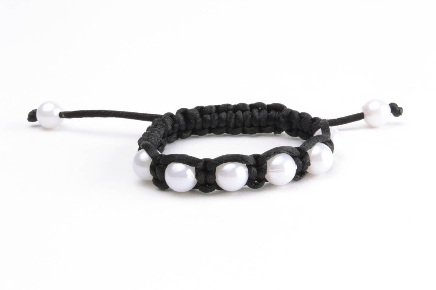 Bracelet tressé avec perles de verre noires photo 2
