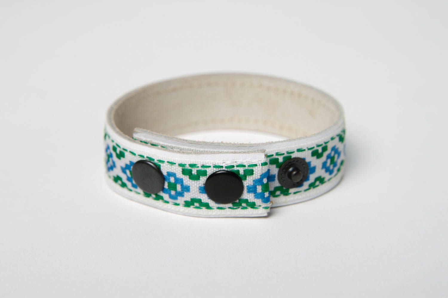 Bracelet en cuir Bijou fait main design de créateur ethnique Accessoire femme photo 5