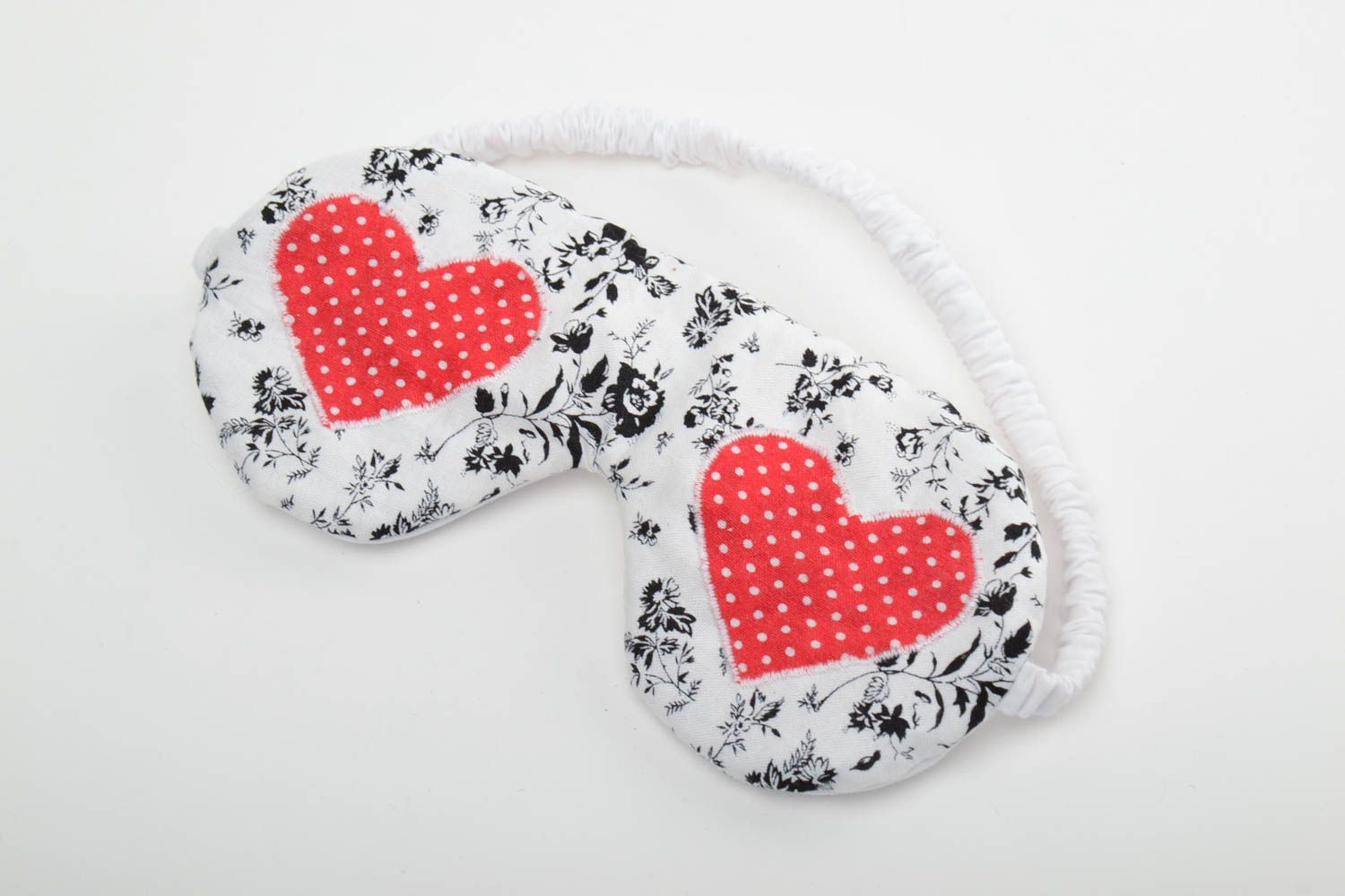 Handmade cotton fabric sleep mask with hearts print and elastic band photo 2
