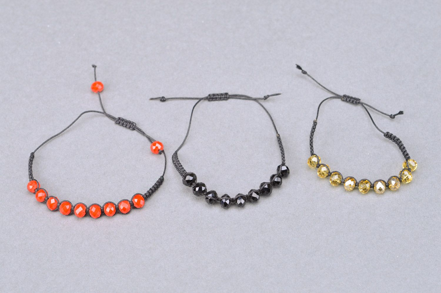 Набор браслетов из бусин ручной работы 3 штуки женские разных цветов яркие плетеные фото 2