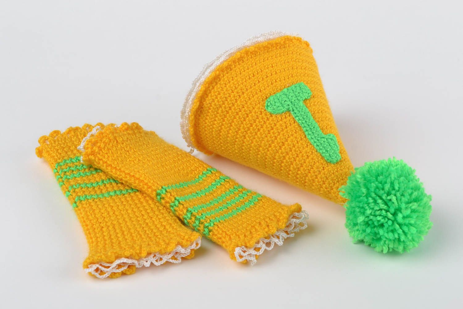 Babymütze gehäkelt handgefertigt Baby Kleidung Baby Socken in Gelb  foto 1