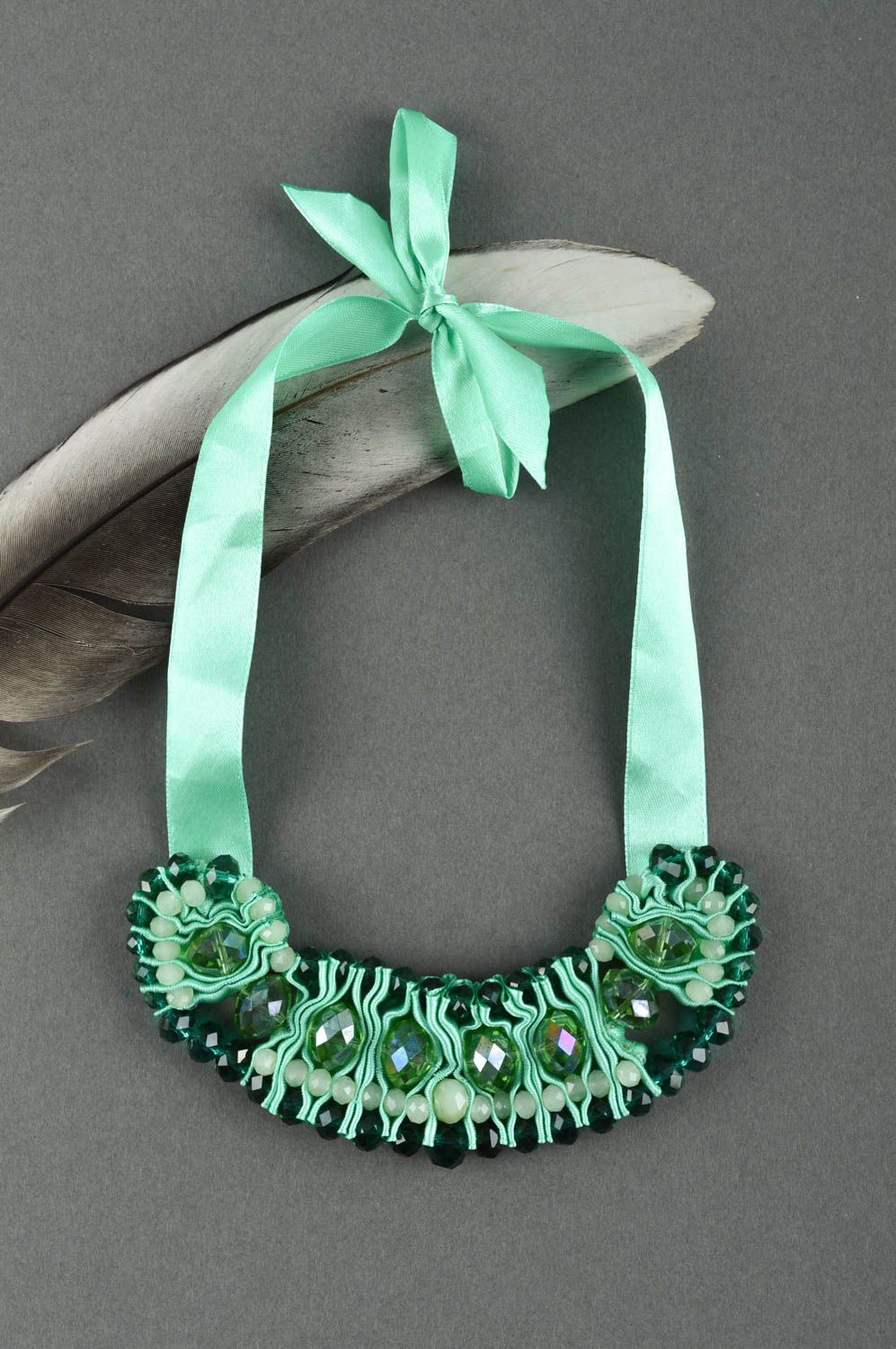 Collier fantaisie Accessoire fait main sur rubans avec cristaux Cadeau femme photo 1