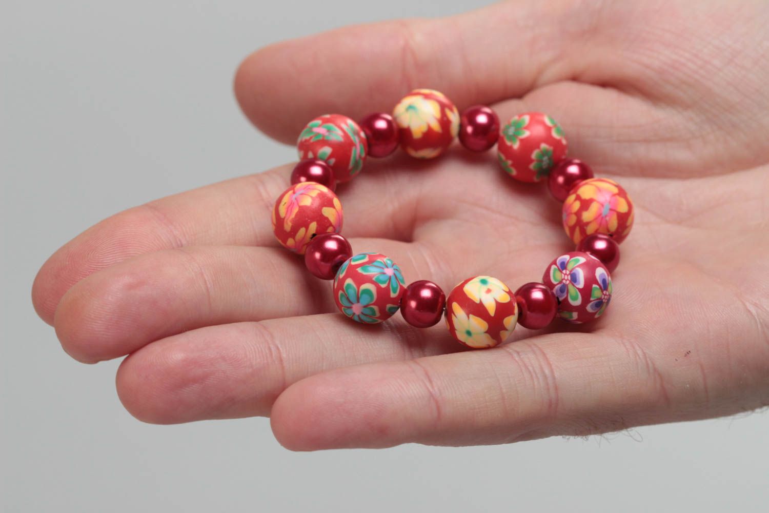 Bracelet en pâte polymère rouge à motif floral fait main pour fillette photo 5