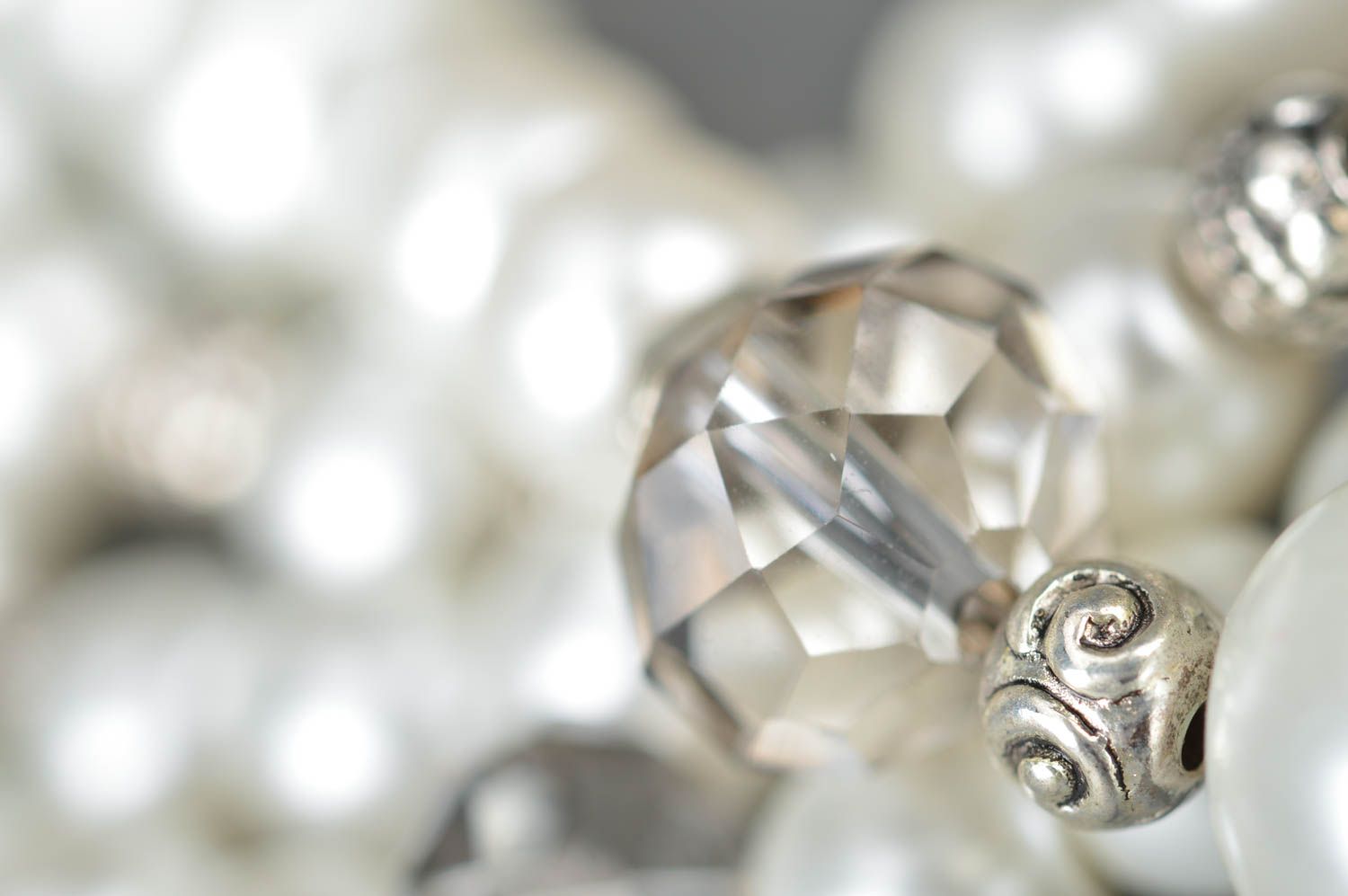 Collier métallique avec perles fausses sur chaîne fait main bel accessoire photo 4