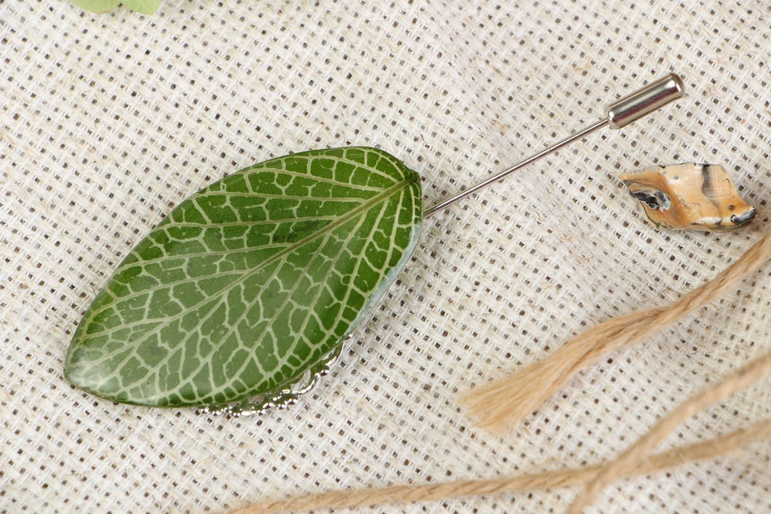 Brooch with natural leaf coated with epoxy photo 1