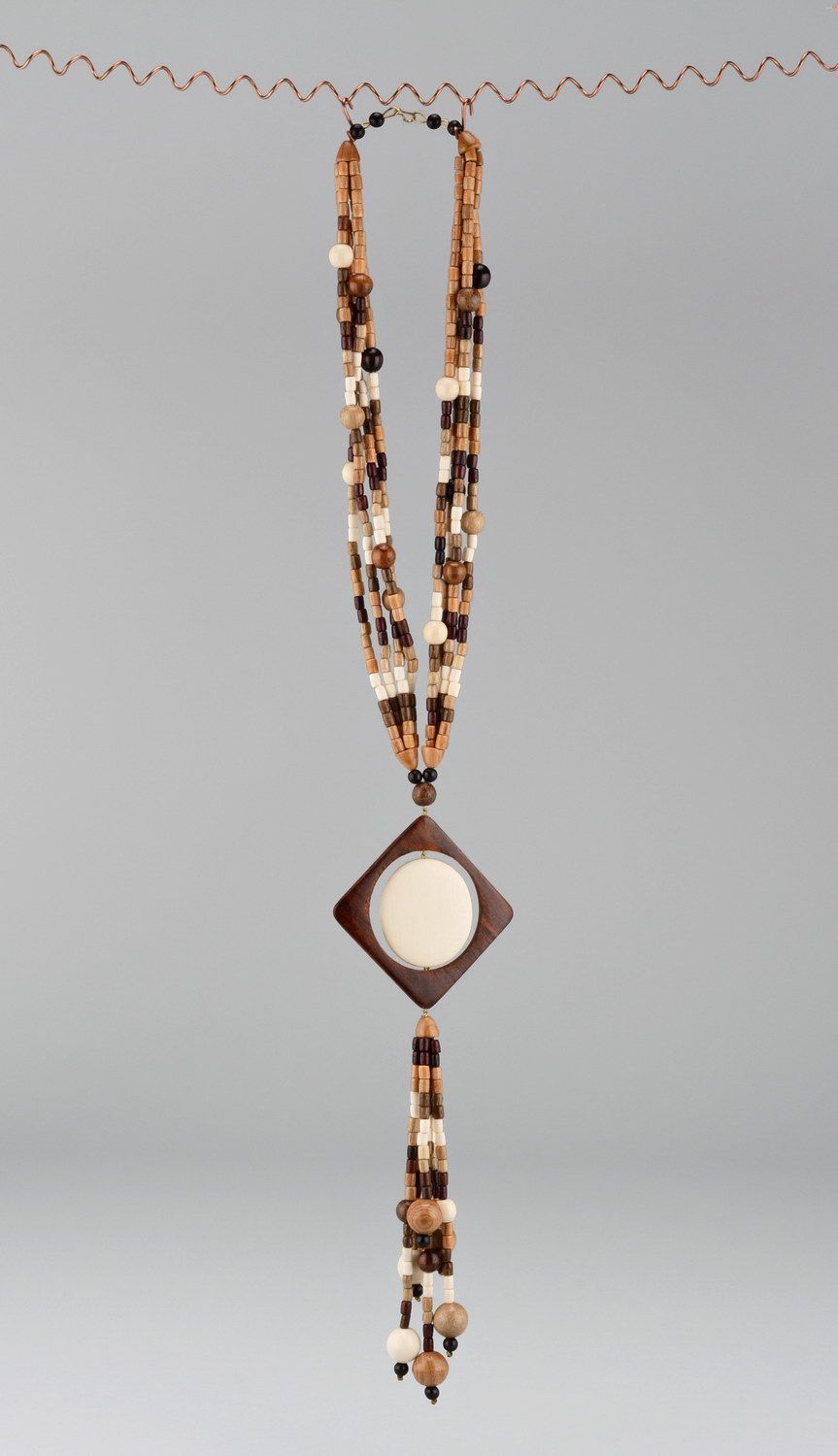 Wooden bead necklace in ethnic style photo 2