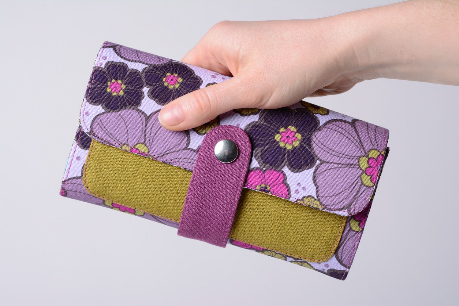 Handmade wallet sewn of cotton and linen fabrics with floral pattern with stud photo 4