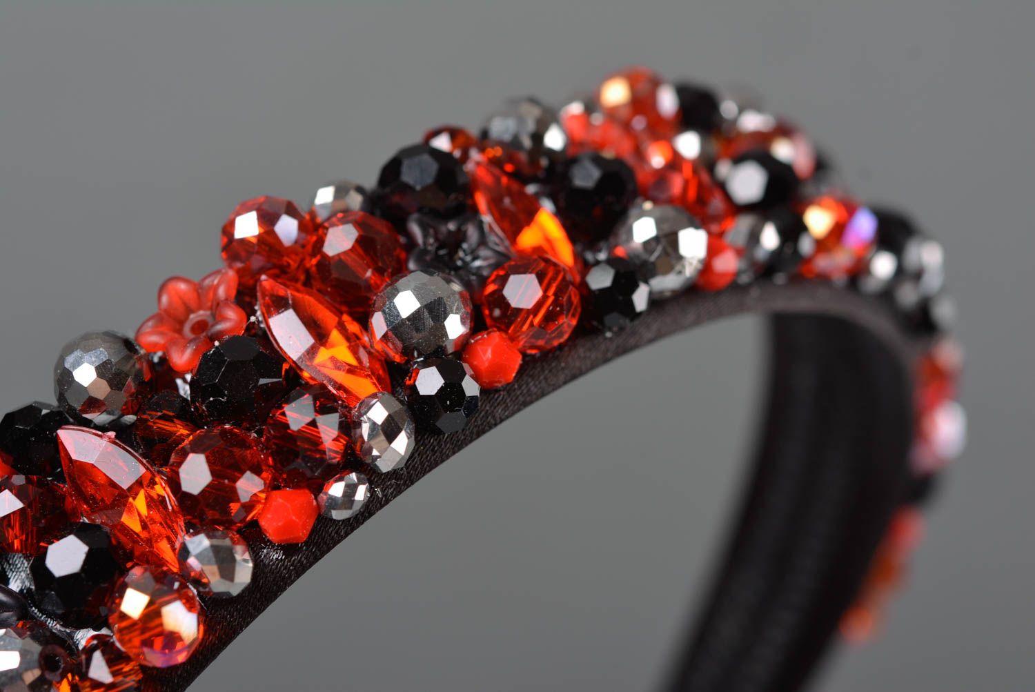 Beautiful handmade red and black wide beaded headband on plastic basis photo 5