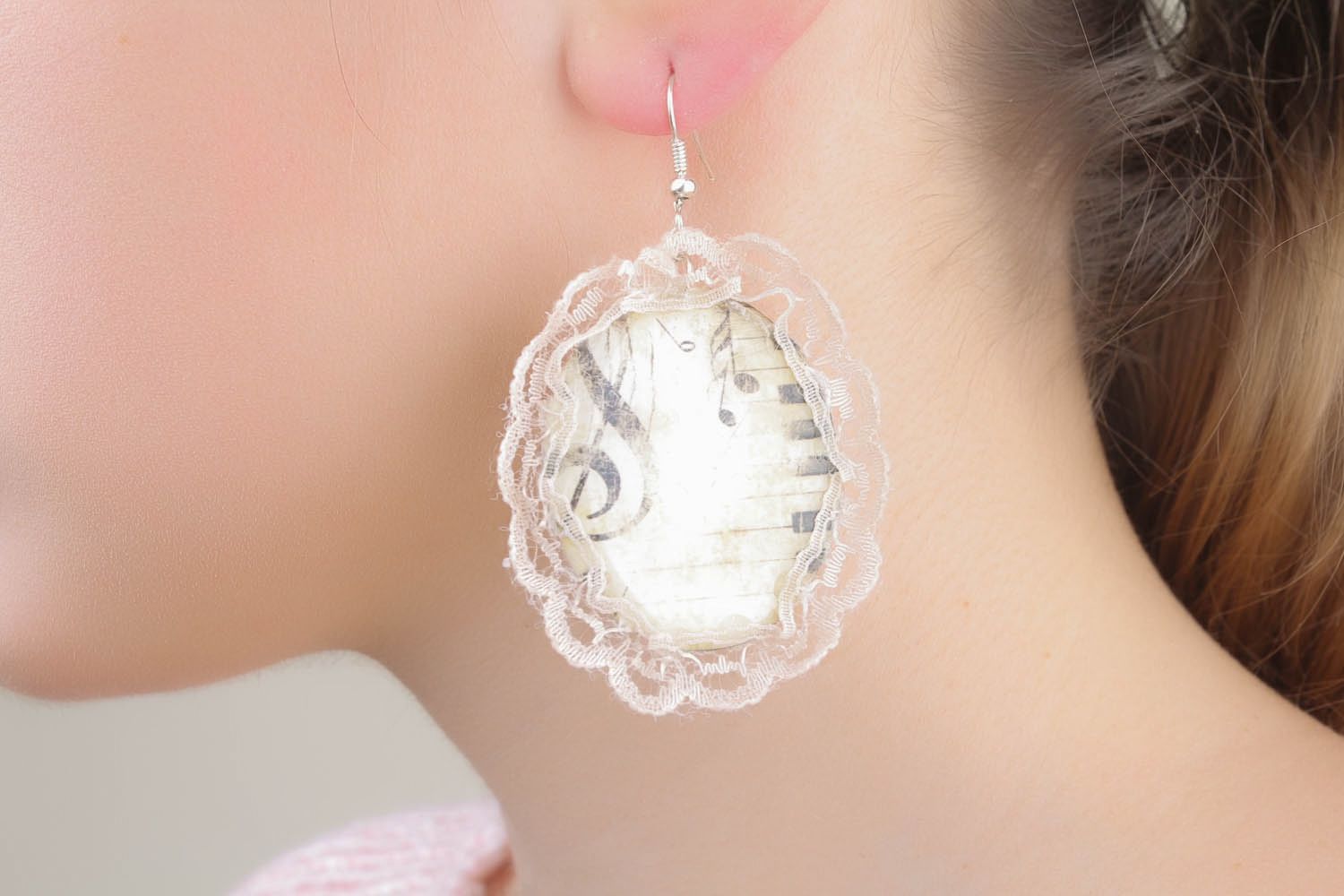 Handmade earrings with lace photo 4