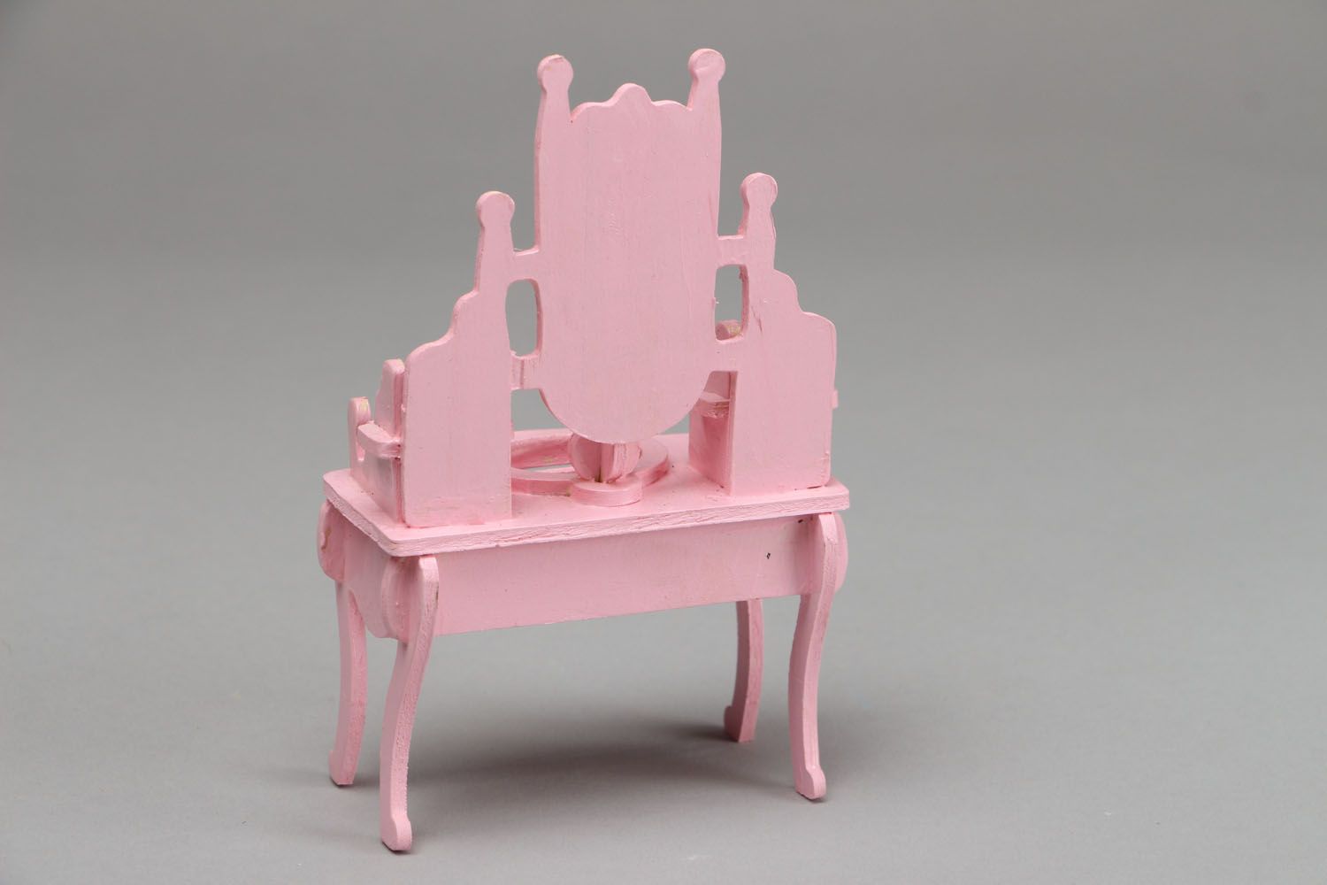 Table pour poupée en bois rose faite main photo 3
