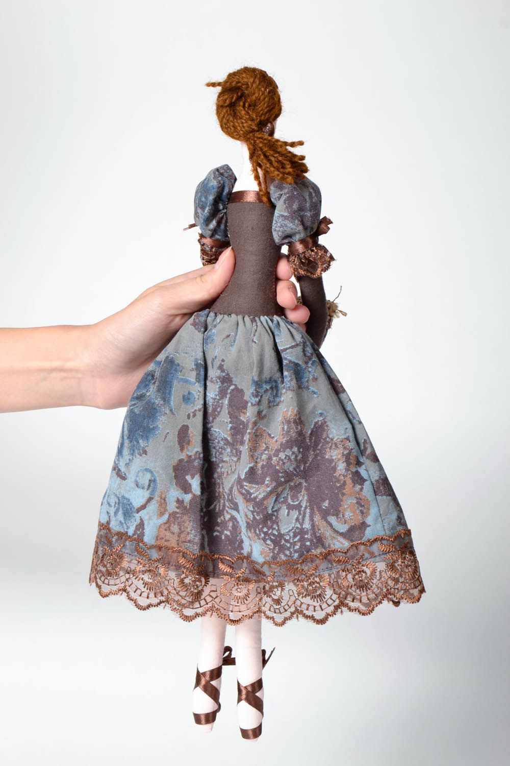 Декоративная кукла из натуральных тканей фото 5