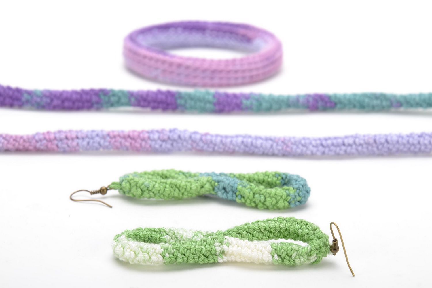 Crocheted jewelry set photo 5