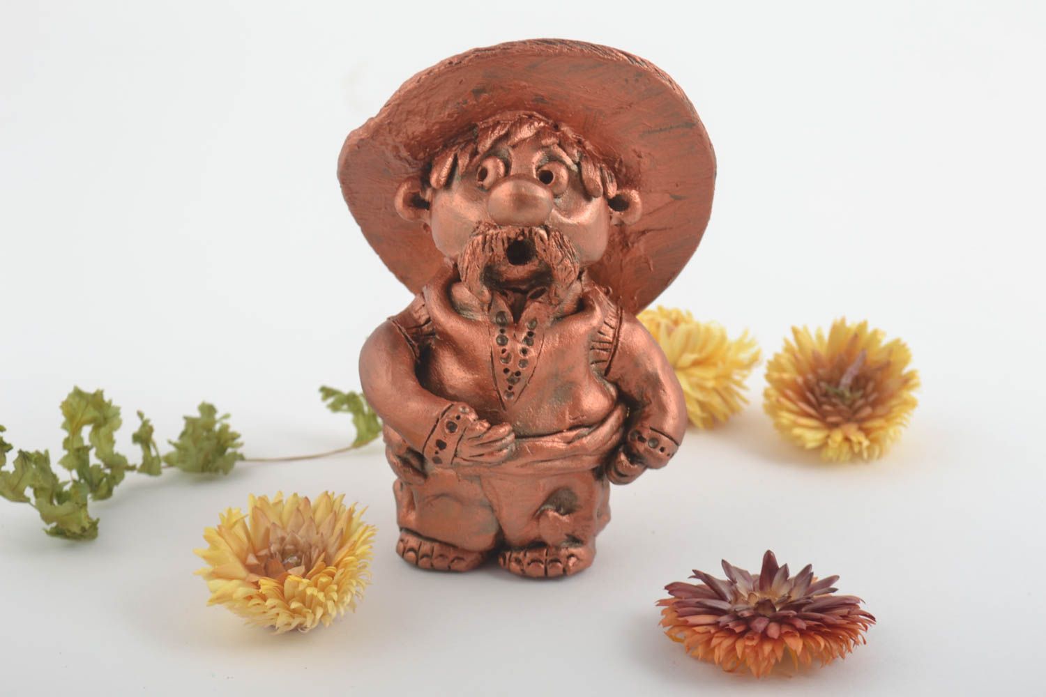 Statuina fatta a mano figurina di un uomo in ceramica souvenir di terracotta
 foto 1