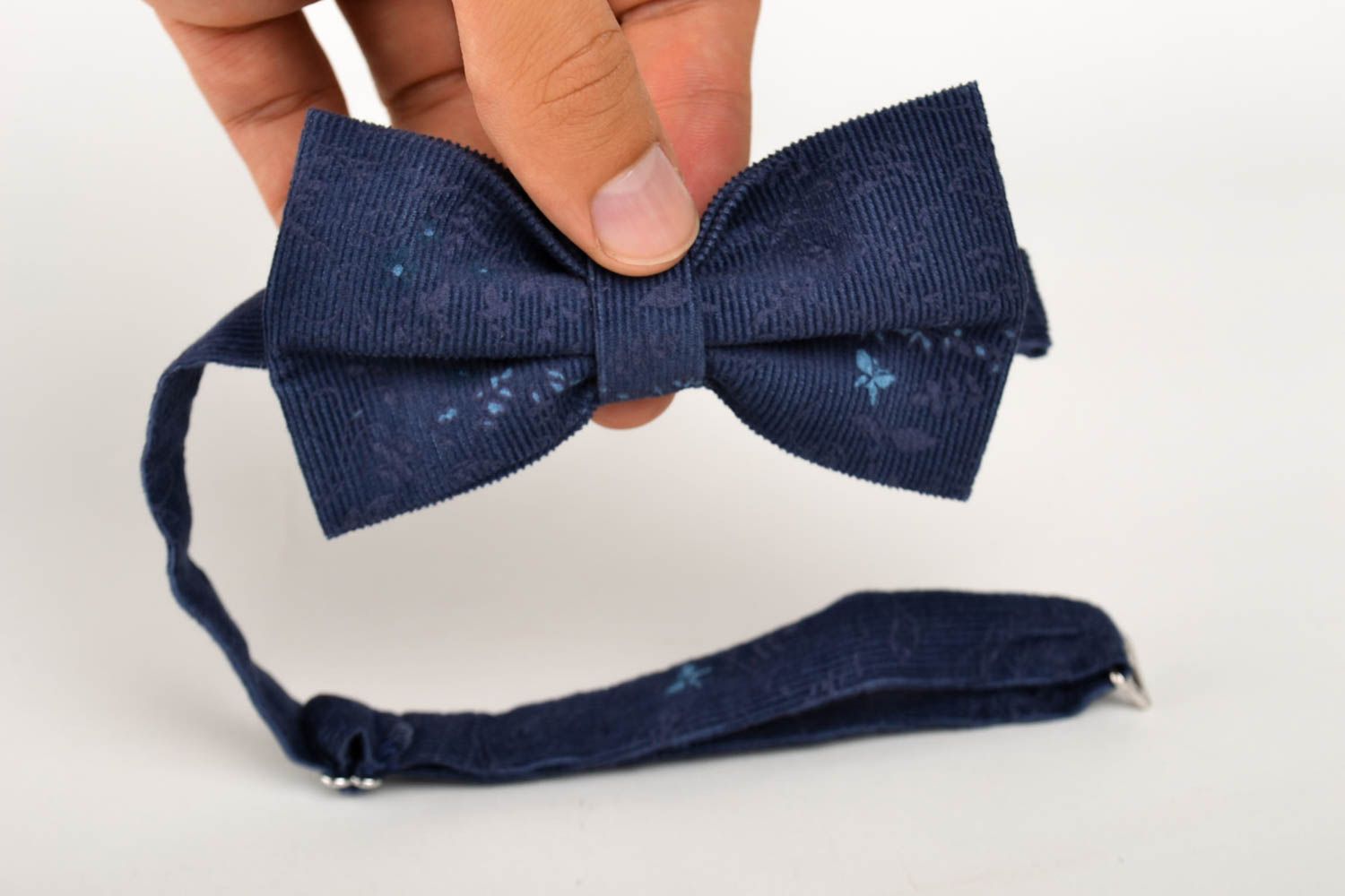 Corbata de lazo artesanal pajarita moderna azul marino accesorio unisex foto 4