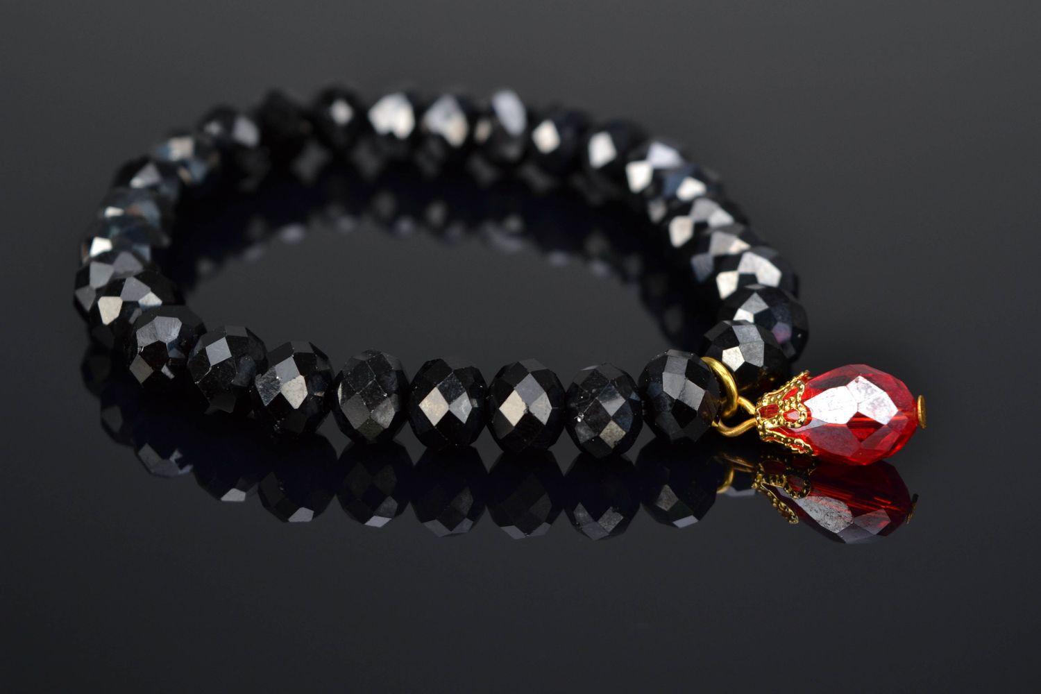 Schwarzes Armband aus Perlen handmade  foto 2