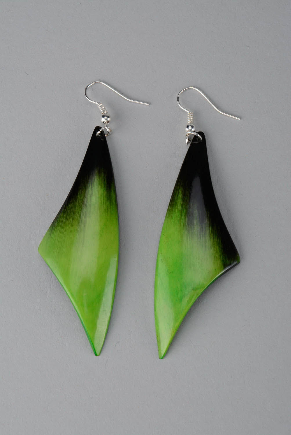 Earrings made of cow horn Light Green Feathers photo 1