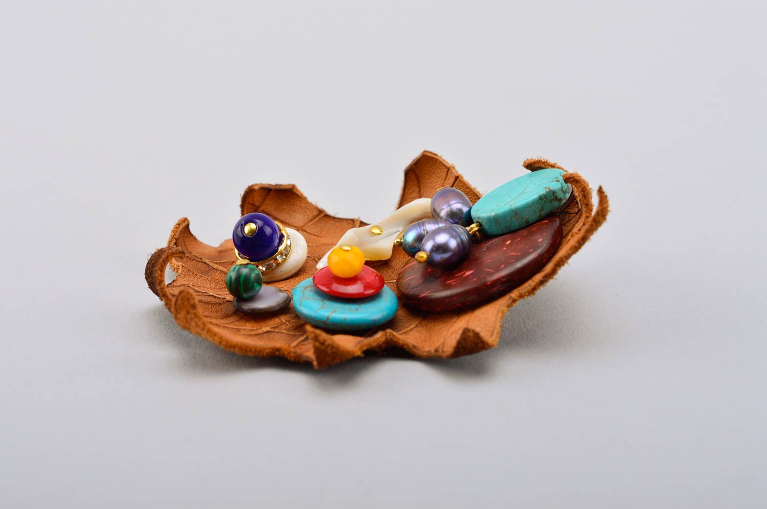 Broche en cuir faite main Accessoire femme perles multicolores Cadeau femme photo 5