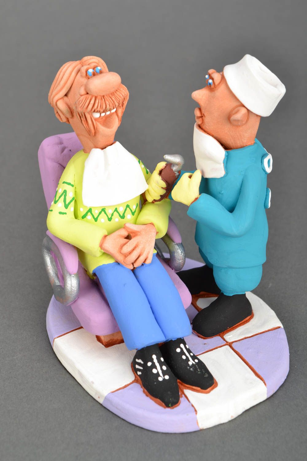 Figurine en terre cuite Dentiste avec patient photo 3