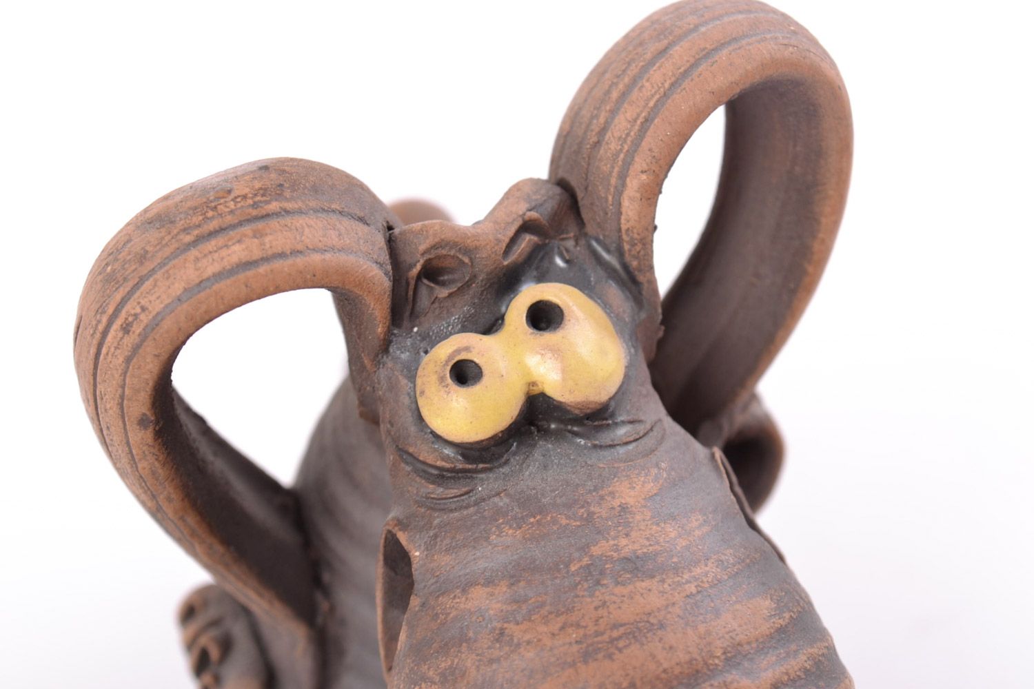 Handmade Statuette aus Ton in Milchbrennen Technik brauner Hund mit langer Nase foto 4