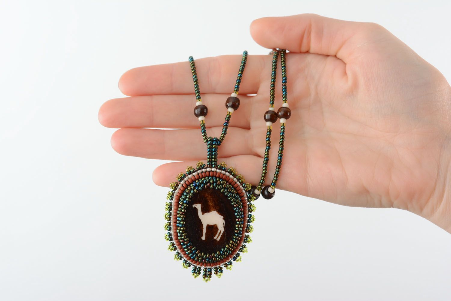 Collar artesanal de abalorios Camello foto 5