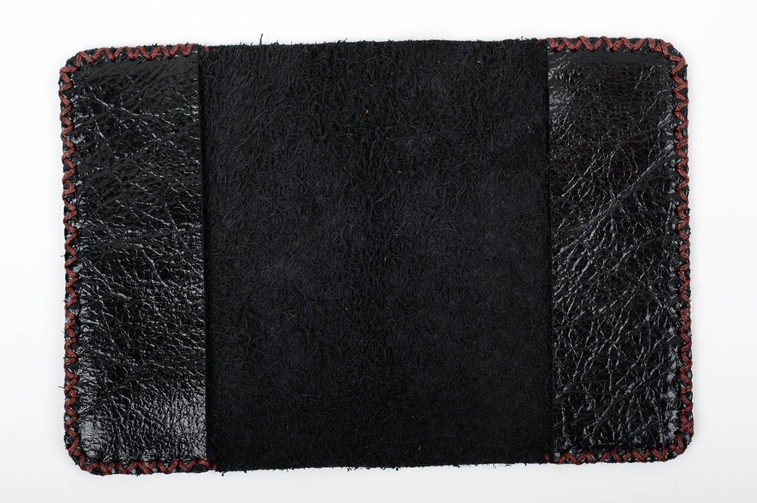 Черная обложка на паспорт из натуральной кожи ручной работы стильный аксессуар  фото 2