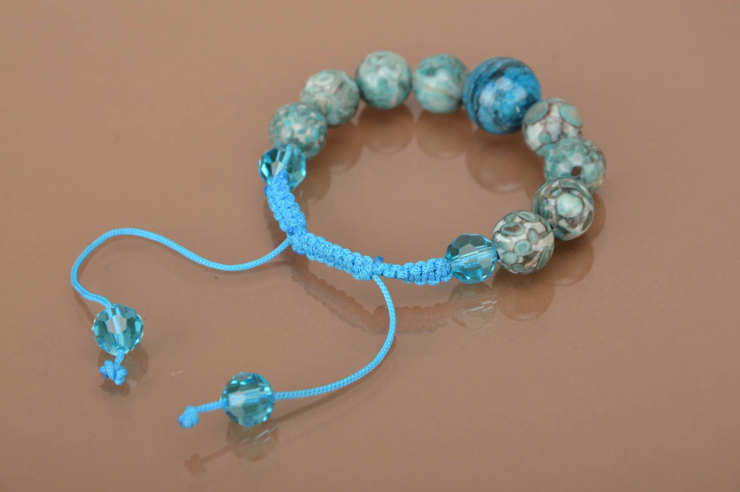 Плетеный браслет с бусинами ручной работы оригинальный красивый Синяя планета фото 4
